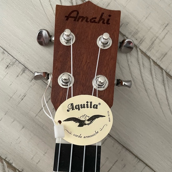Brown Amahi Concert Ukulele with Black Fretboard and Aquila strings - Picture 5 of 5